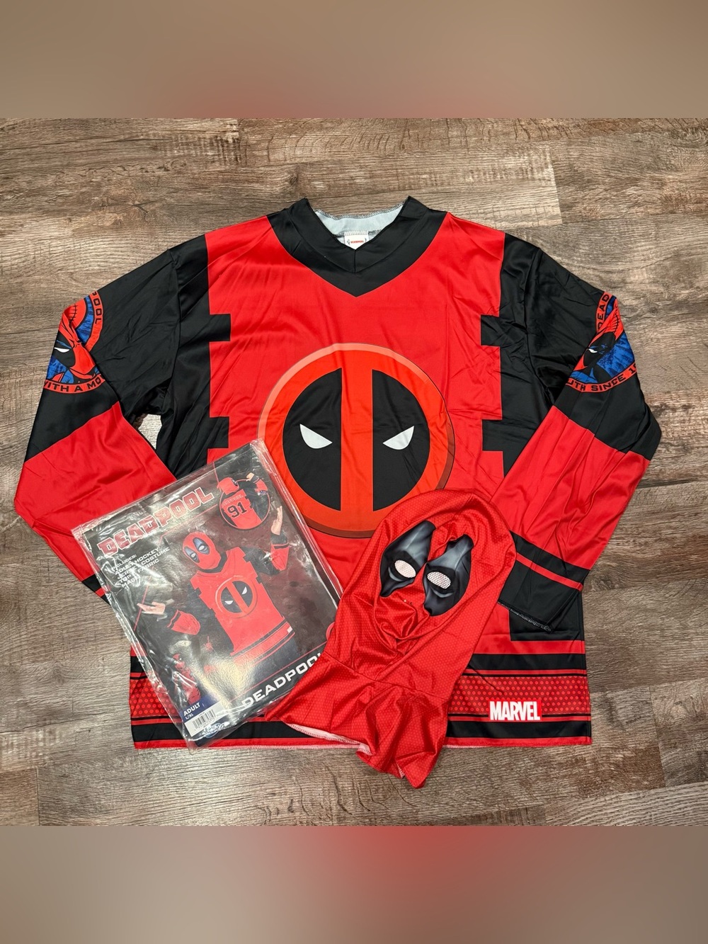 NWT Marvel Deadpool Adult Halloween Costume Hockey Jersey With Mask Large/XL